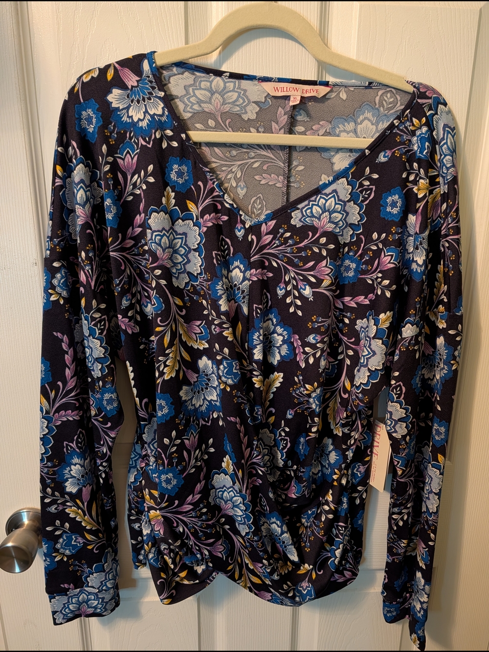 Willow & Eve Floral V-Neck Long Sleeve Top - Navy Blue